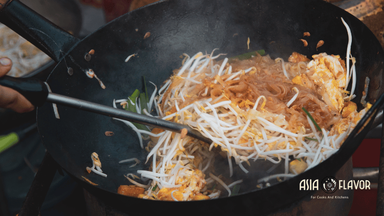 add bean sprouts to wok